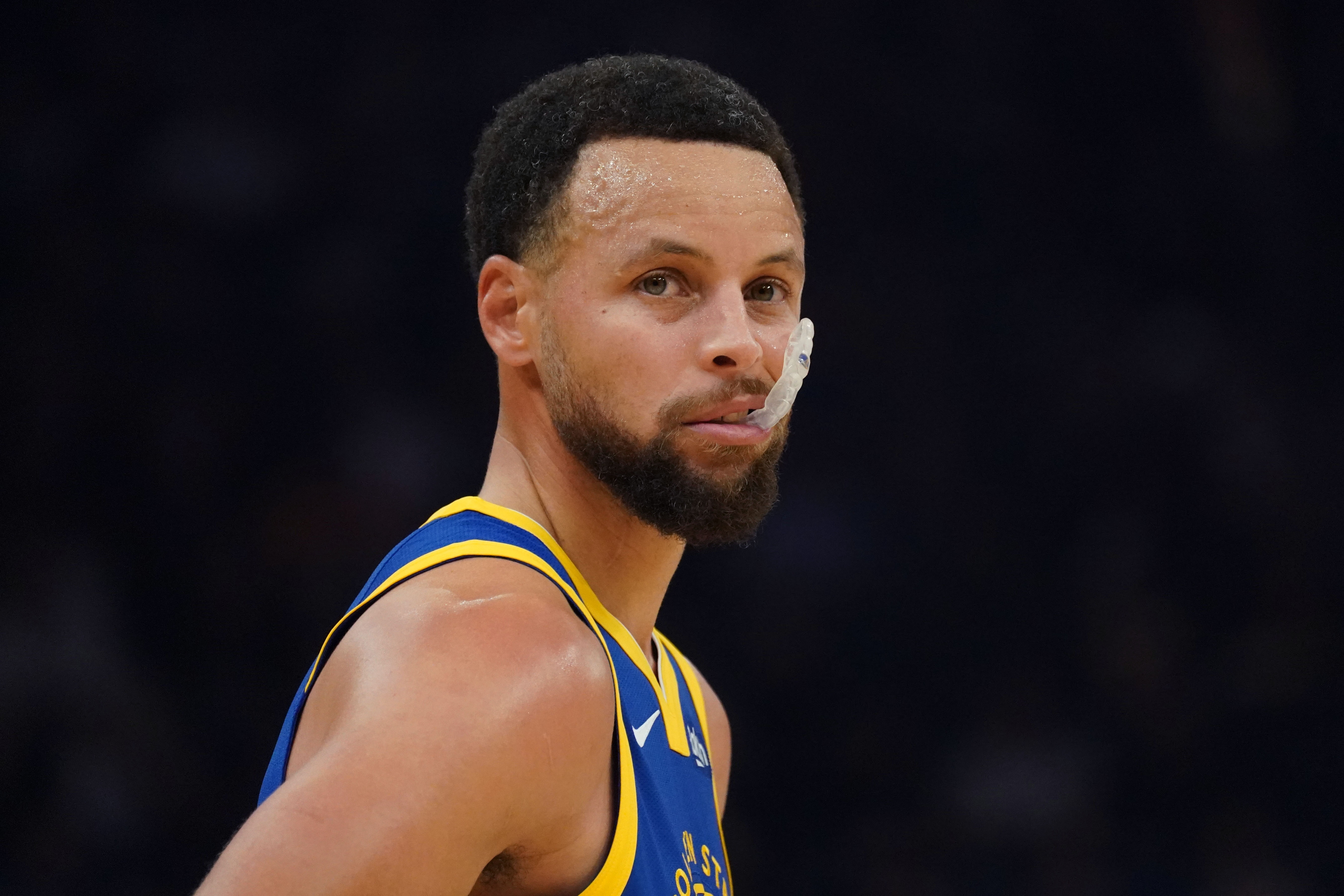 开云-去年的今天：库里成为NBA季后赛历史第11位突破4000分的球员